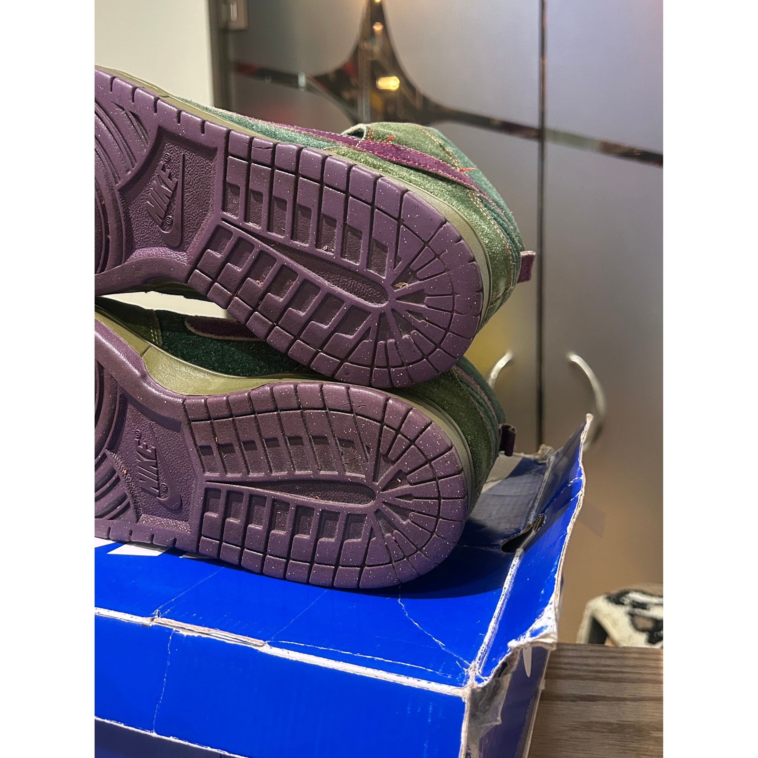 Nike SB Dunk High Skunk 420